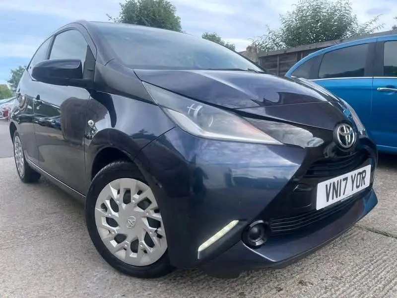 Dark blue Toyota Aygo, front three-quarter view from the driver's side